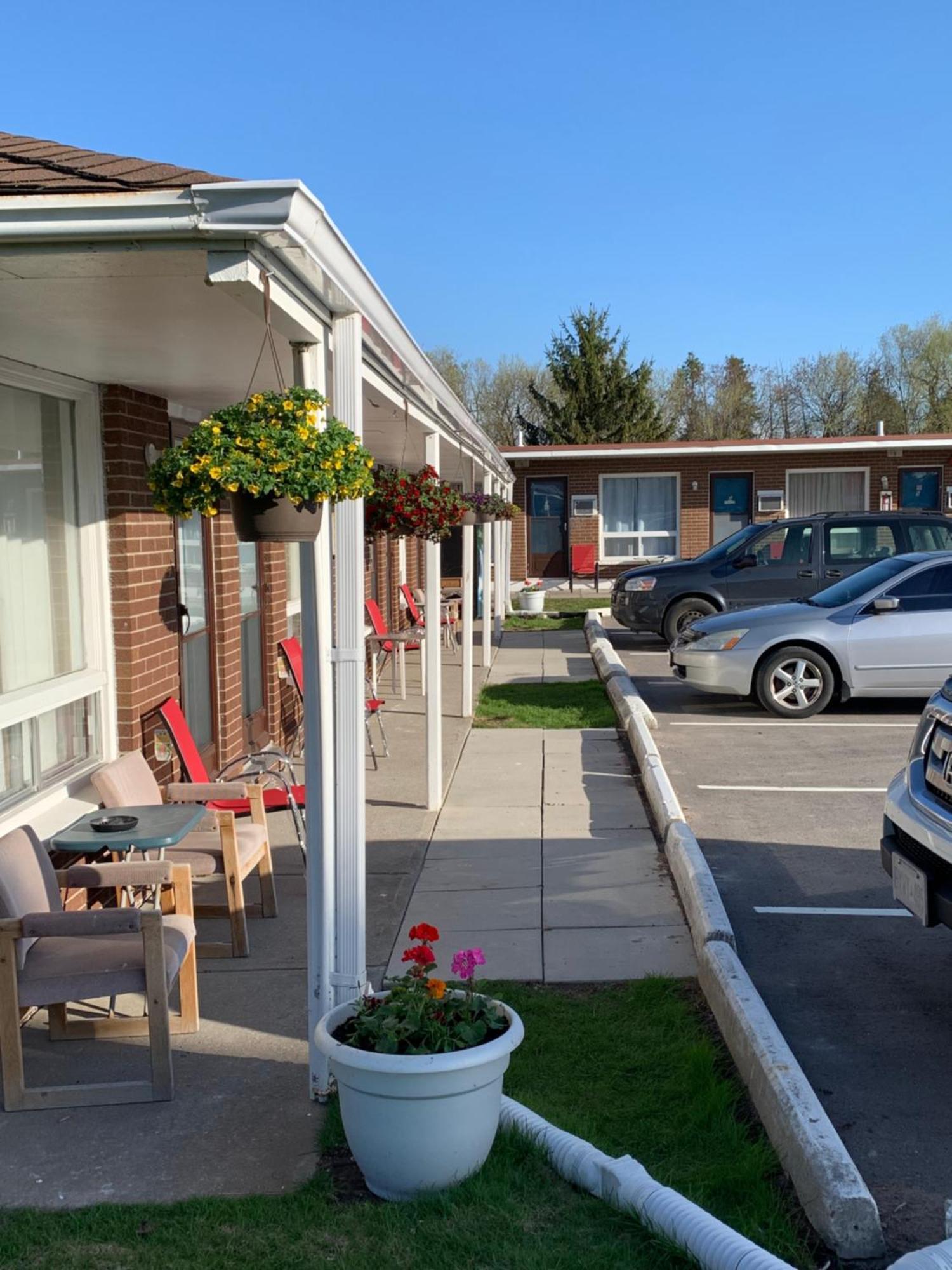 Twin Oaks Motel Orono Bagian luar foto