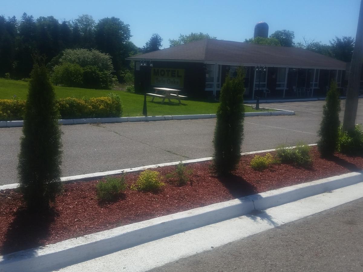 Twin Oaks Motel Orono Bagian luar foto