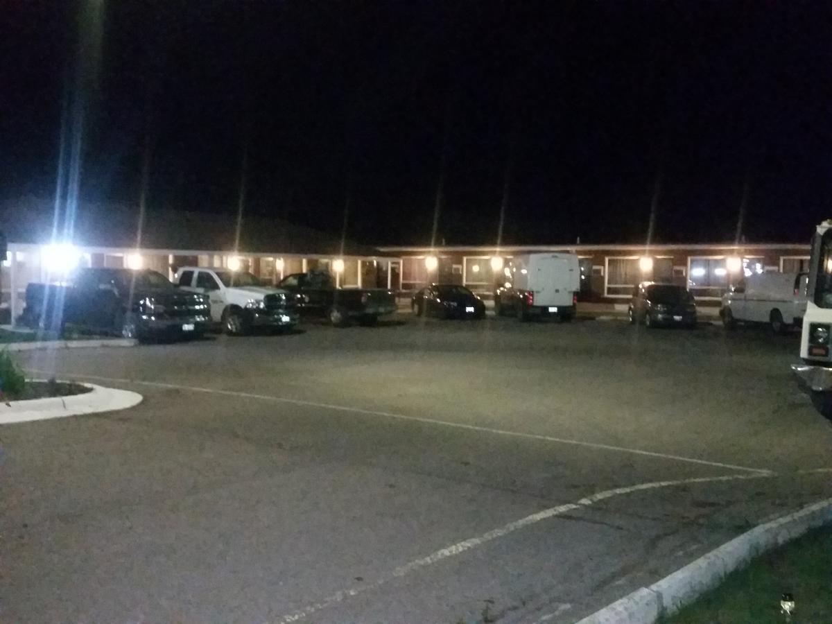 Twin Oaks Motel Orono Bagian luar foto