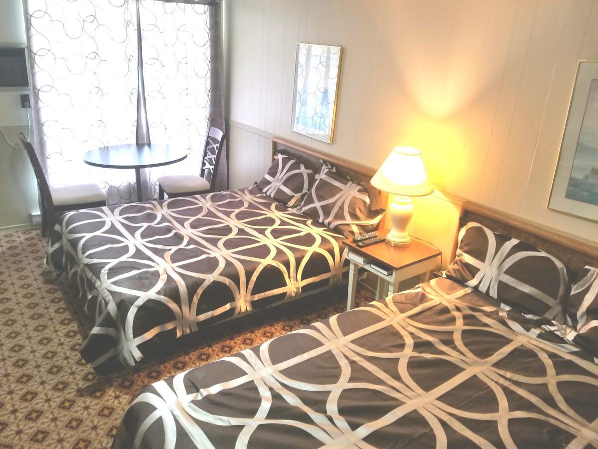Twin Oaks Motel Orono Bagian luar foto