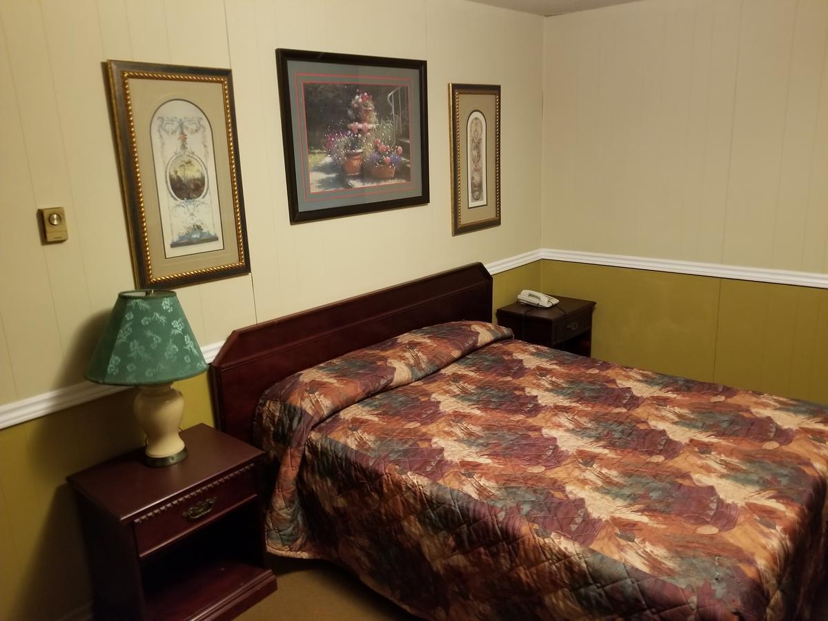 Twin Oaks Motel Orono Bagian luar foto