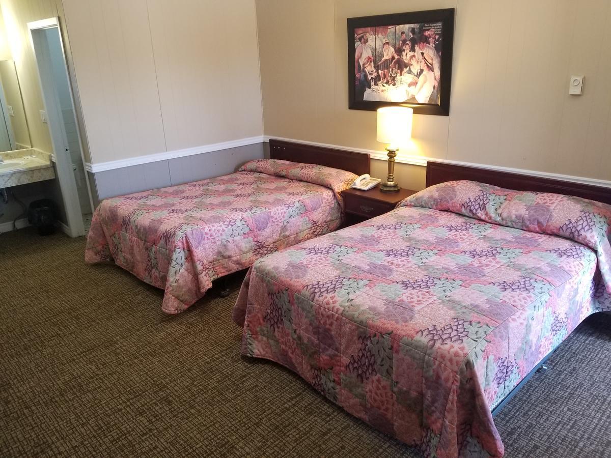 Twin Oaks Motel Orono Bagian luar foto