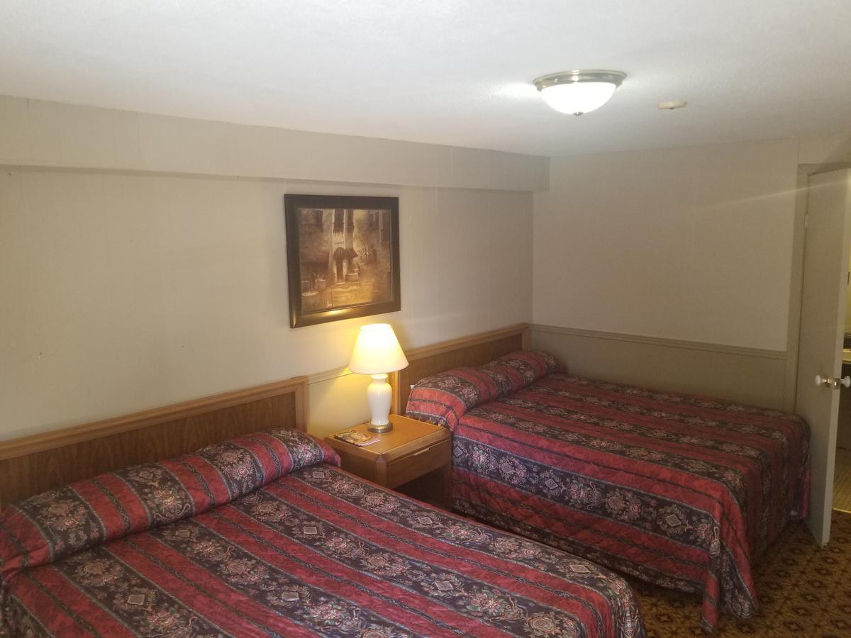 Twin Oaks Motel Orono Bagian luar foto